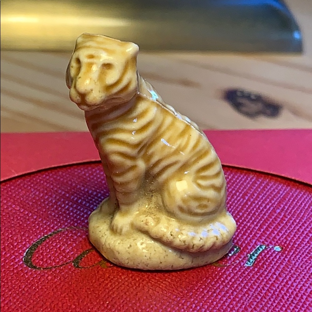 Wade England ceramic porcelain figurine antique